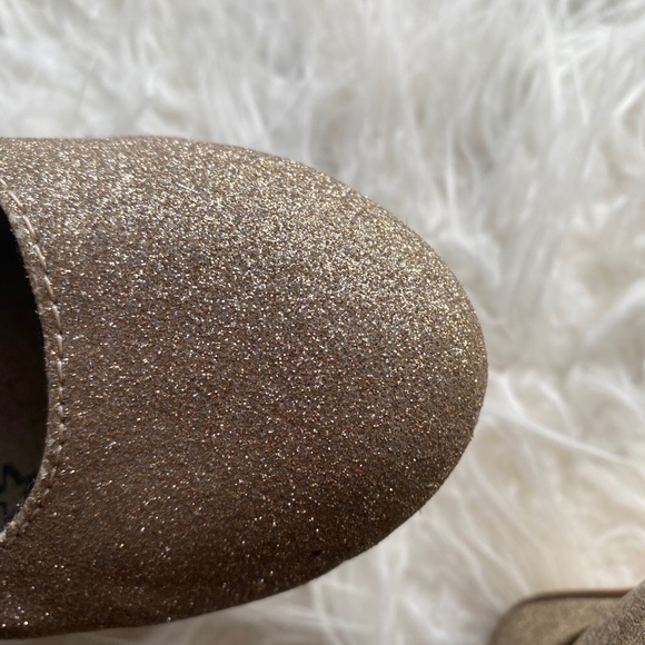 Gold heels - Picture 5 of 5